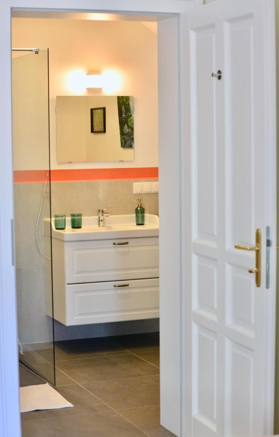 Spacious And Comfy With 3 Bedrooms Viena Exterior foto