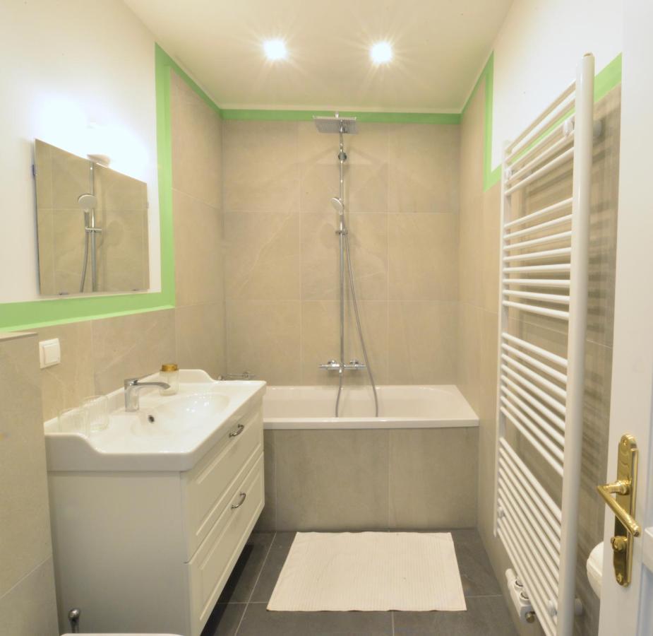 Spacious And Comfy With 3 Bedrooms Viena Exterior foto